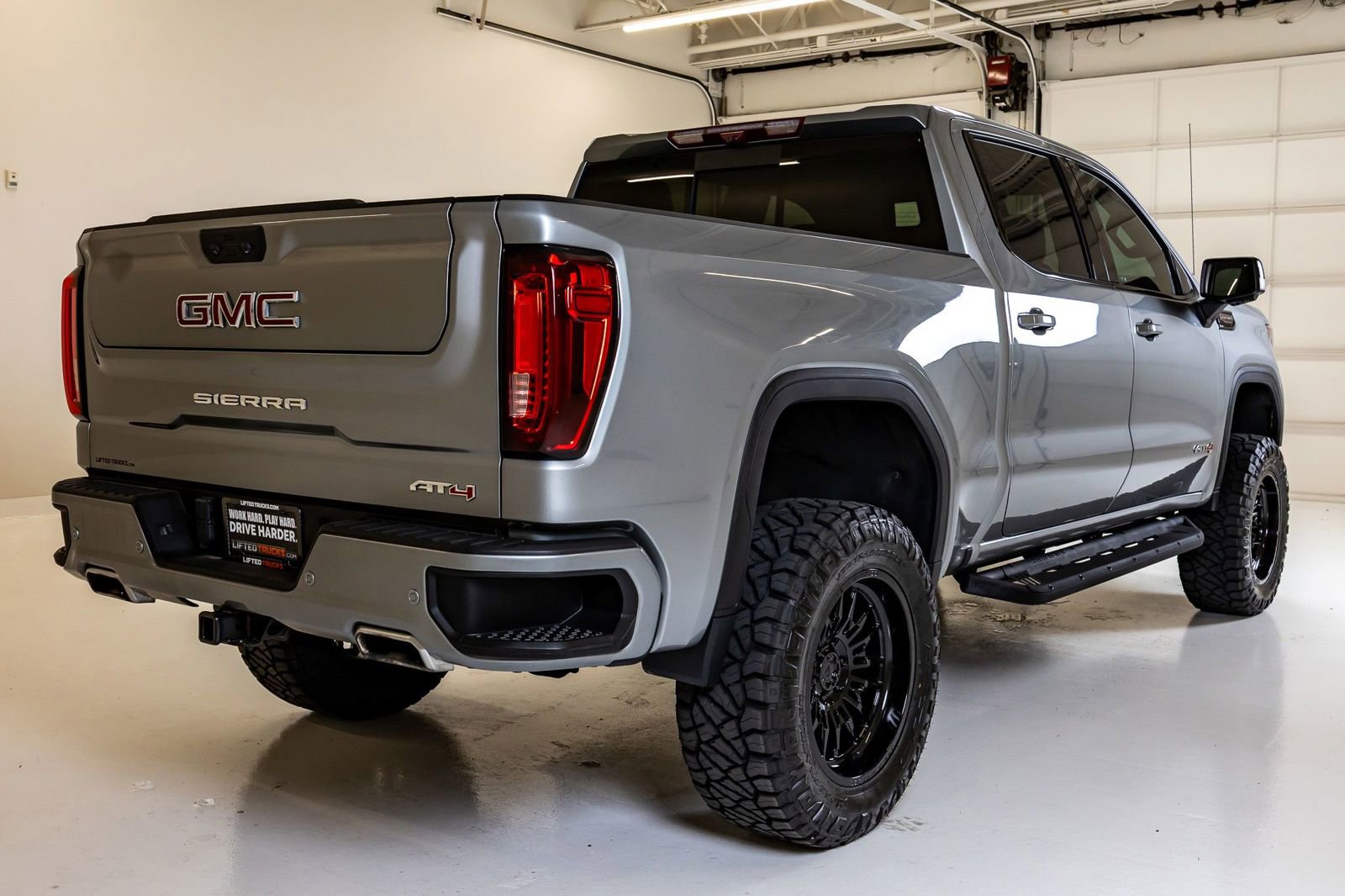 Used 2024 GMC Sierra 1500 AT4 w/ Technology Package AWD/4WD image 10