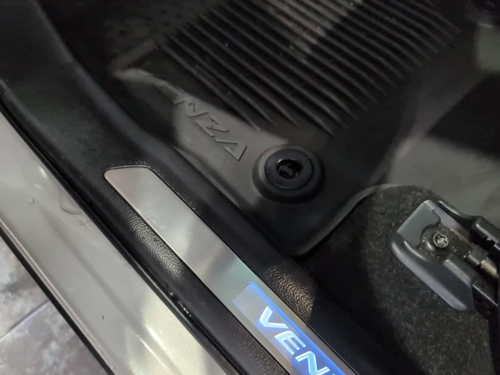 Certified 2023 Toyota Venza Limited image 25