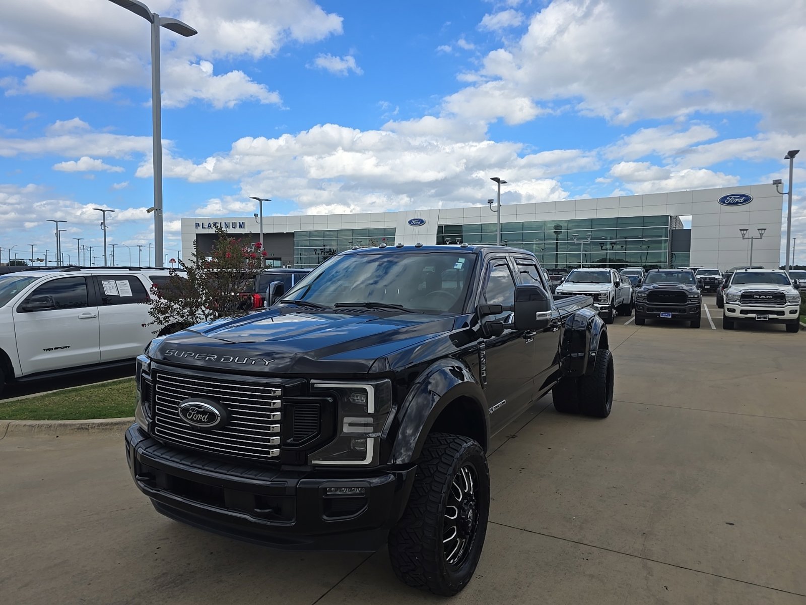 Used 2021 Ford F450 Platinum w/ FX4 Off-Road Package AWD/4WD image 27