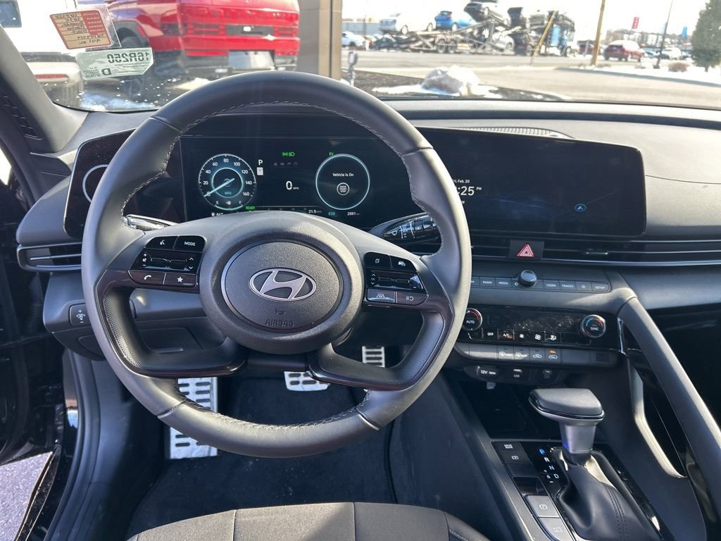 Used 2025 Hyundai Elantra SEL w/ Cargo Package image 14