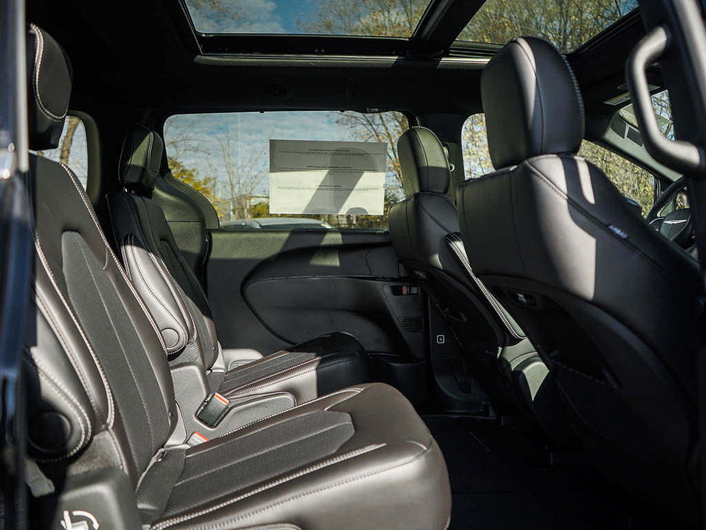 New 2026 Chrysler Pacifica Select AWD/4WD image 14