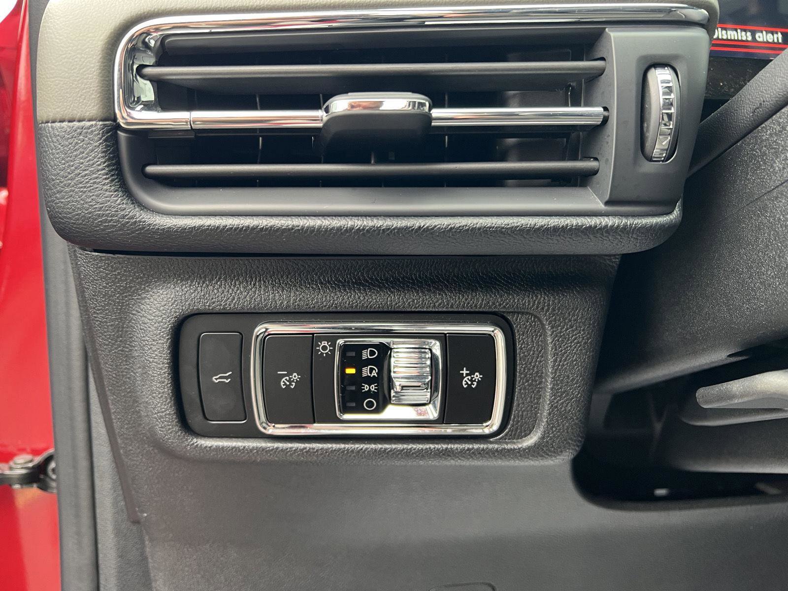 Used 2025 Lincoln Corsair AWD image 20