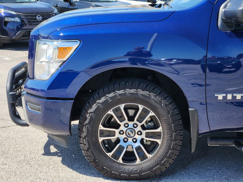 Used 2022 Nissan Titan SV image 6