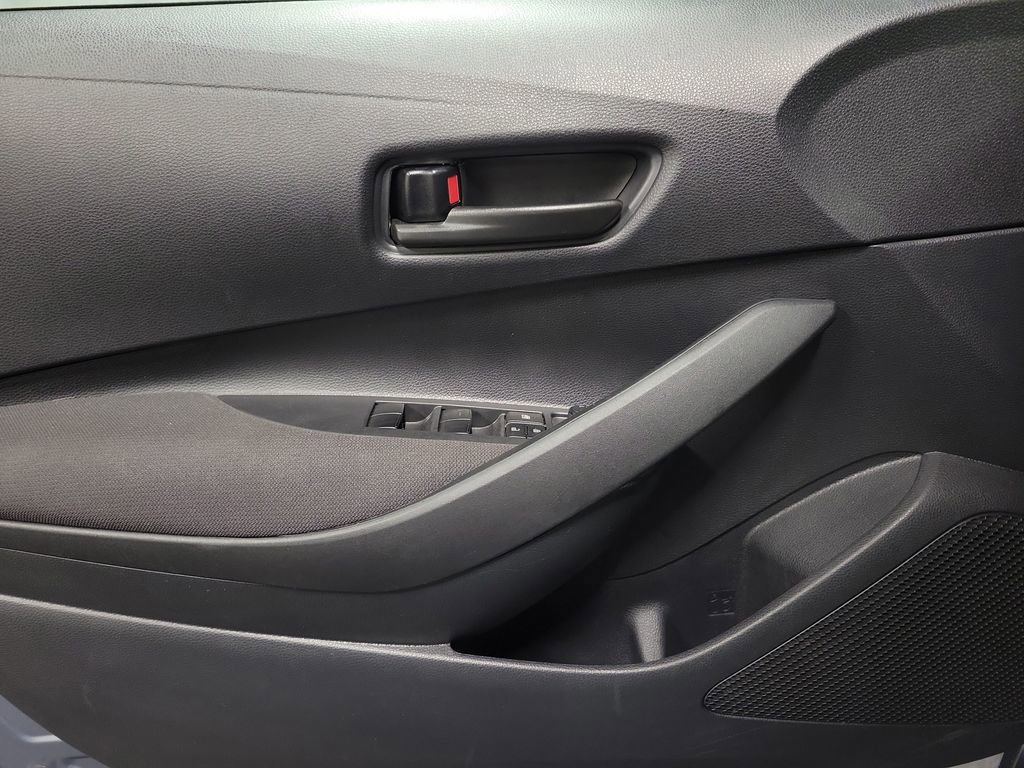 Used 2025 Toyota Corolla LE image 21