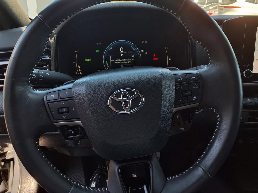 Used 2025 Toyota Camry SE FWD image 13