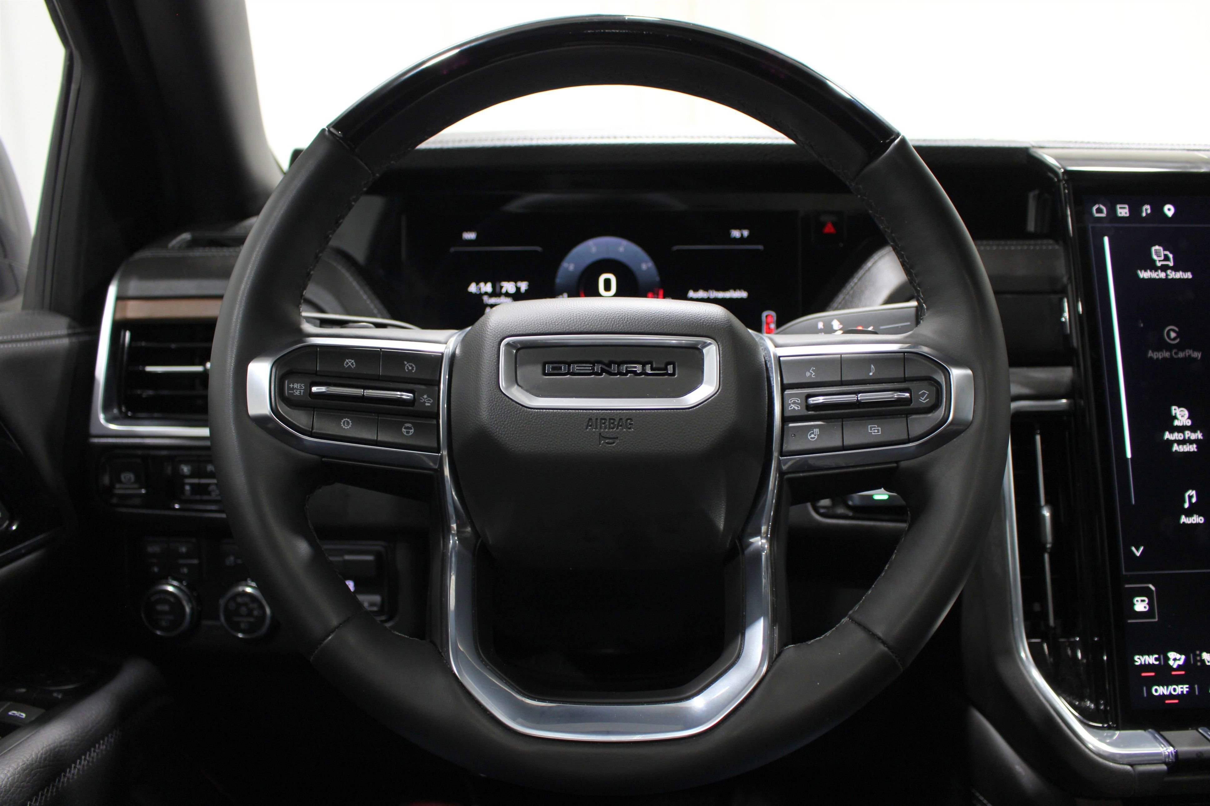 Used 2025 GMC Yukon Denali w/ Denali Reserve Package image 11