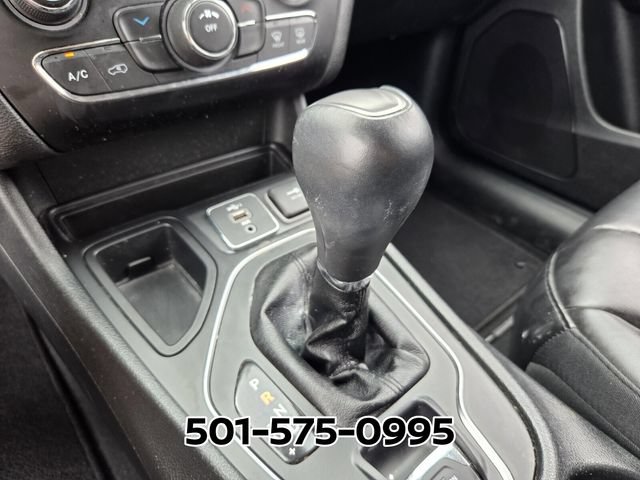Used 2019 Jeep Cherokee Latitude Plus FWD image 22