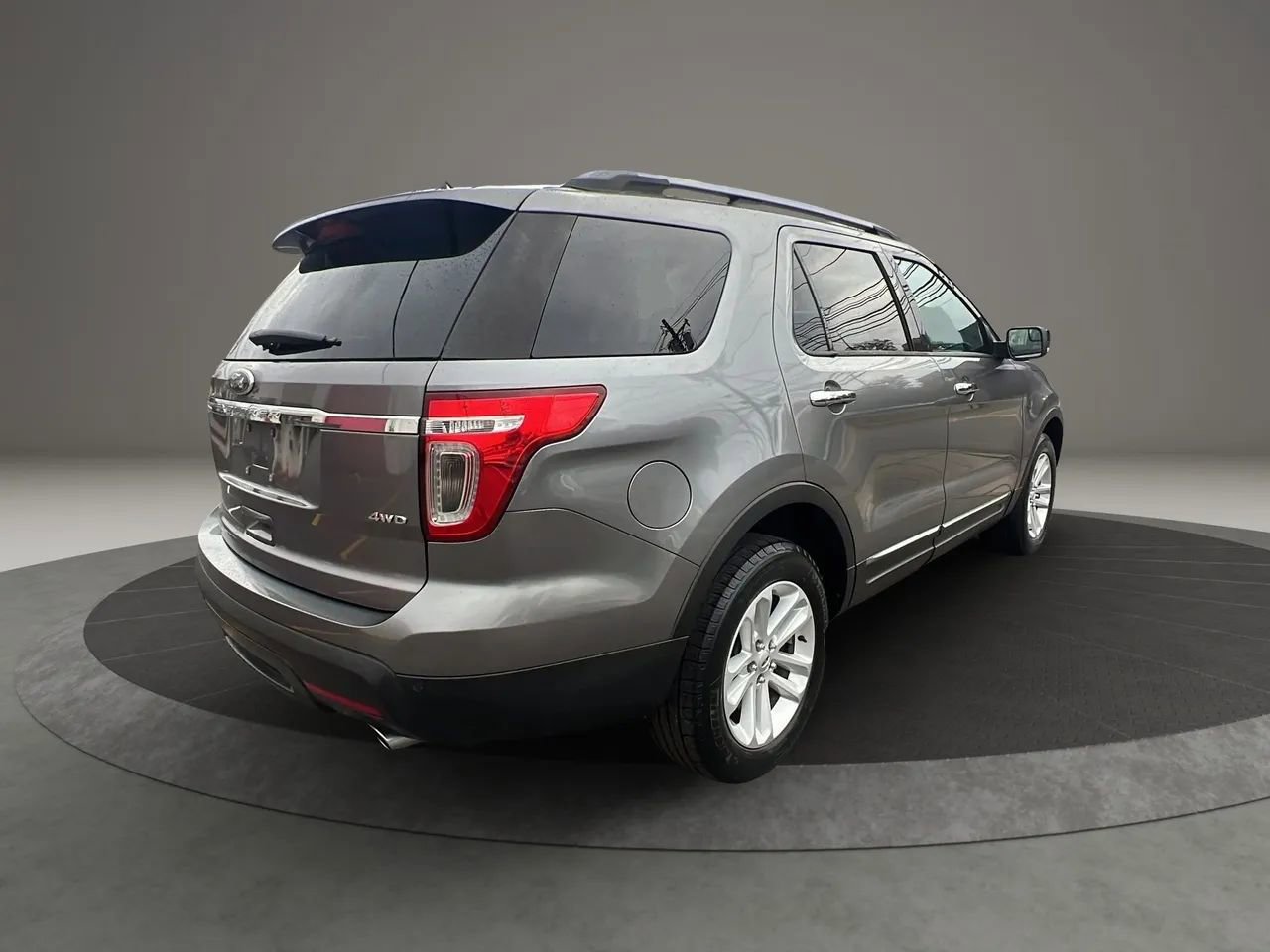 Used 2014 Ford Explorer XLT image 5