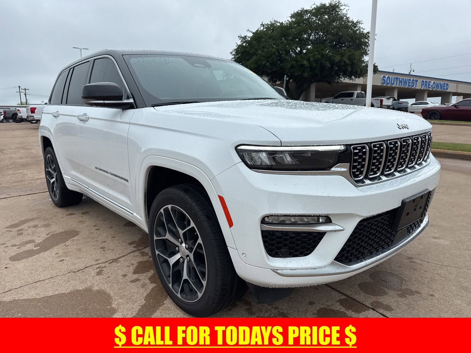Used 2023 Jeep Grand Cherokee Summit AWD/4WD image 1