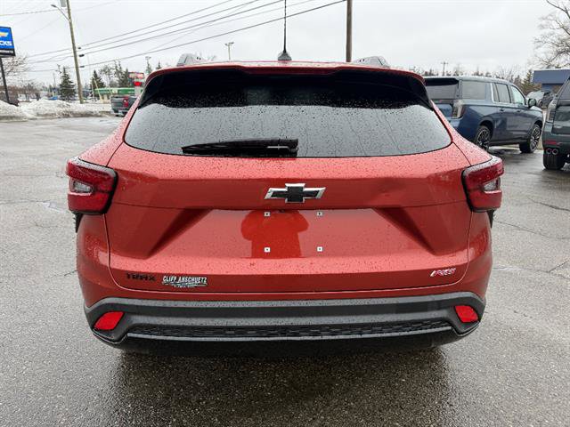 Used 2024 Chevrolet Trax RS FWD image 7