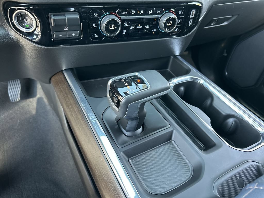 Used 2023 Chevrolet Silverado 1500 High Country w/ Technology Package AWD/4WD image 16