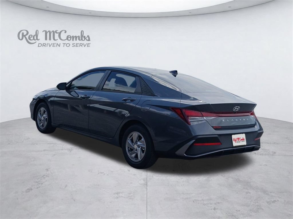 New 2026 Hyundai Elantra SE FWD image 3