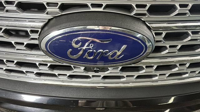 Used 2022 Ford Explorer Limited w/ Equipment Group 301A AWD/4WD image 9
