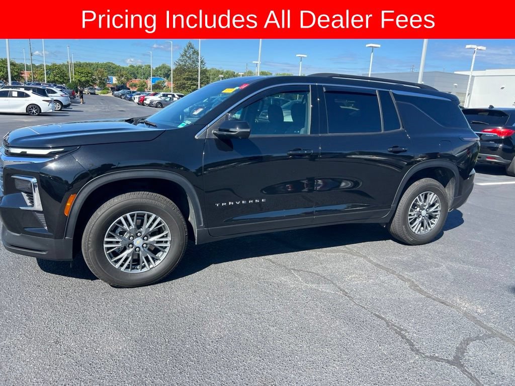 Used 2024 Chevrolet Traverse LT w/ Trailering Package AWD/4WD image 4