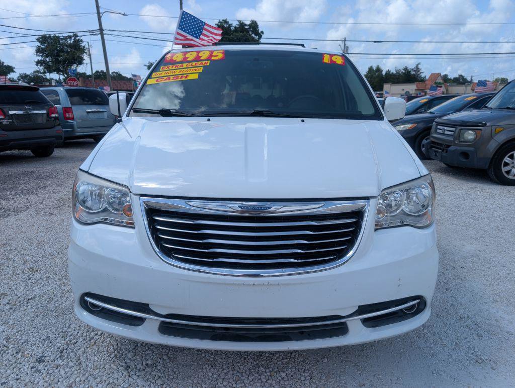 Used 2014 Chrysler Town & Country Touring FWD image 2