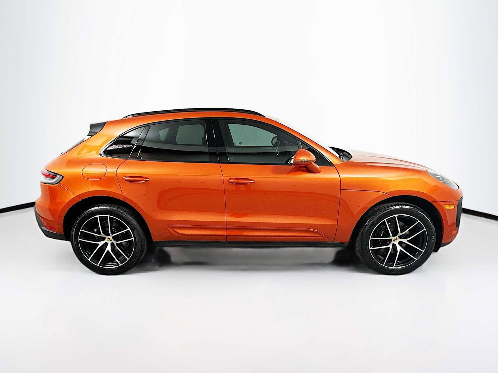 Certified 2024 Porsche Macan AWD/4WD image 8