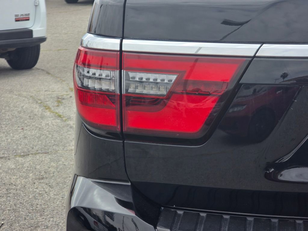 Used 2023 Nissan Armada SV image 7