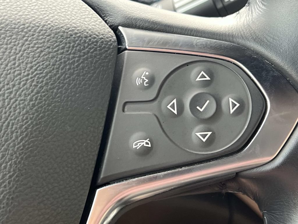 Used 2022 Chevrolet Traverse LT FWD image 23