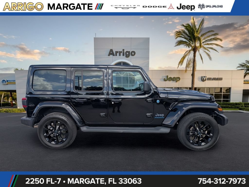Used 2025 Jeep Wrangler Unlimited Sahara AWD/4WD image 4