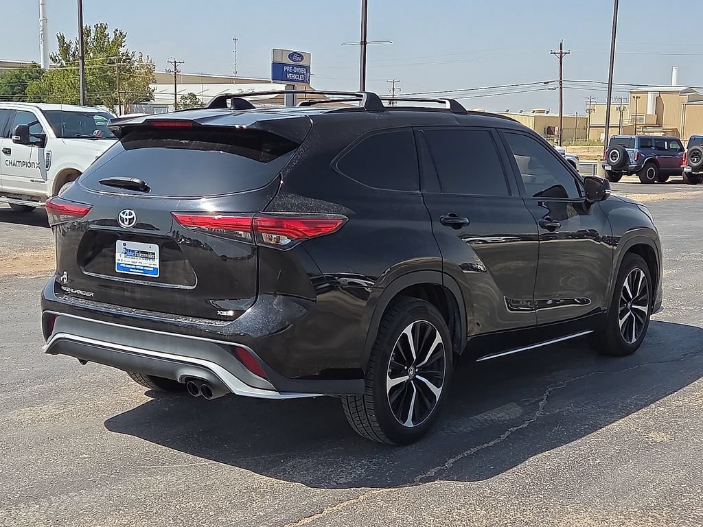 Used 2022 Toyota Highlander XSE FWD image 5