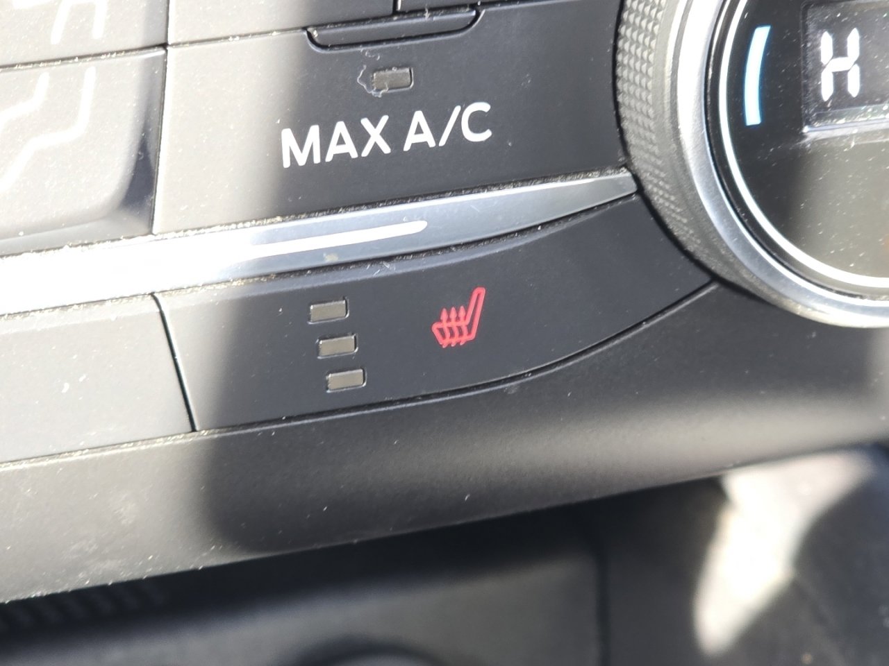 Used 2020 Ford Escape SE image 19