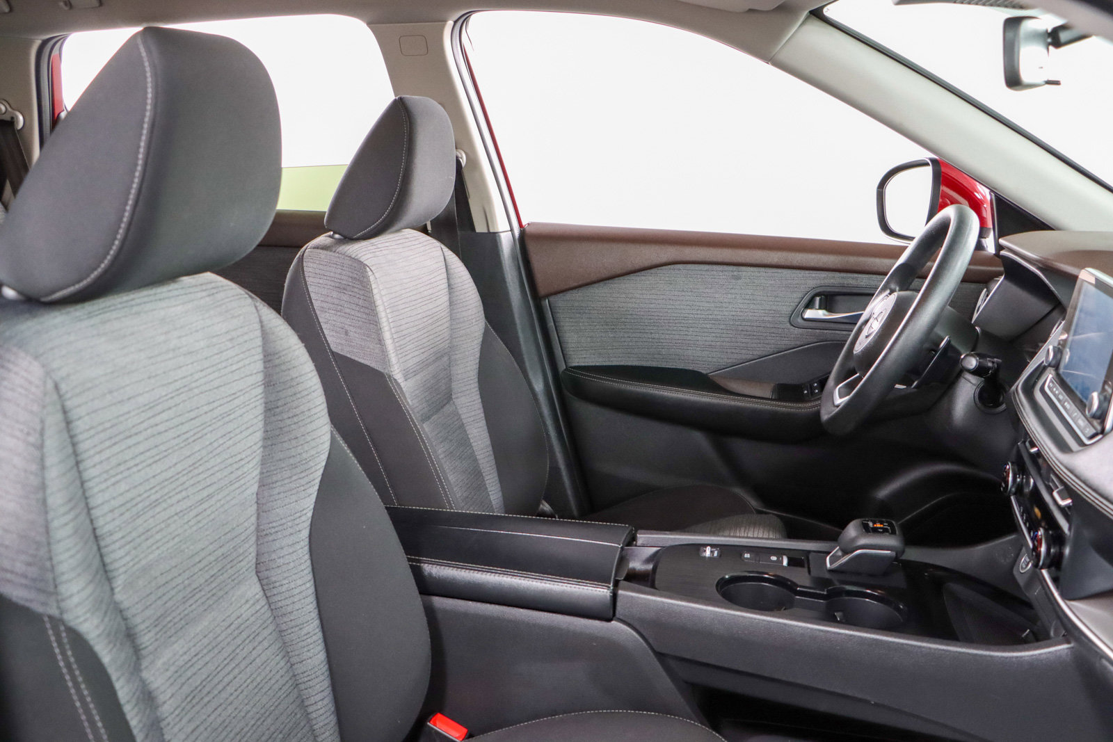 Used 2023 Nissan Rogue SV image 26