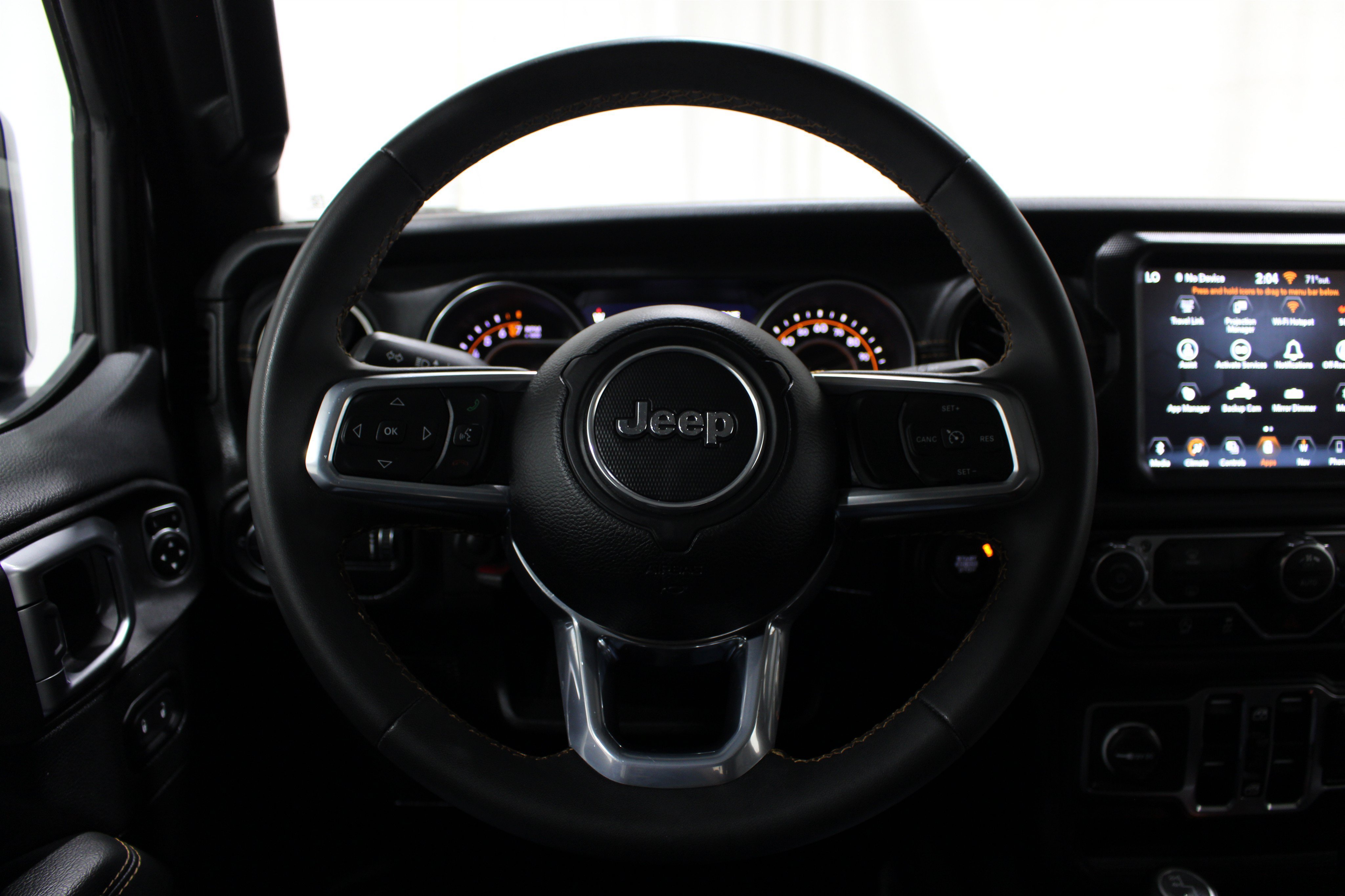 Used 2023 Jeep Gladiator Overland AWD/4WD image 13