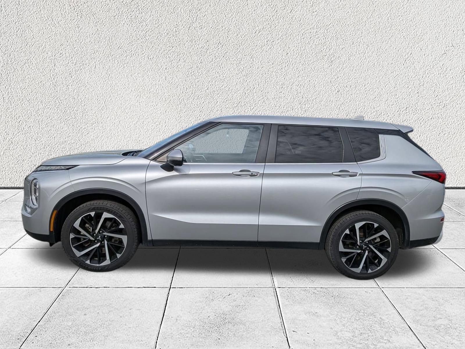 Used 2024 Mitsubishi Outlander SE image 6