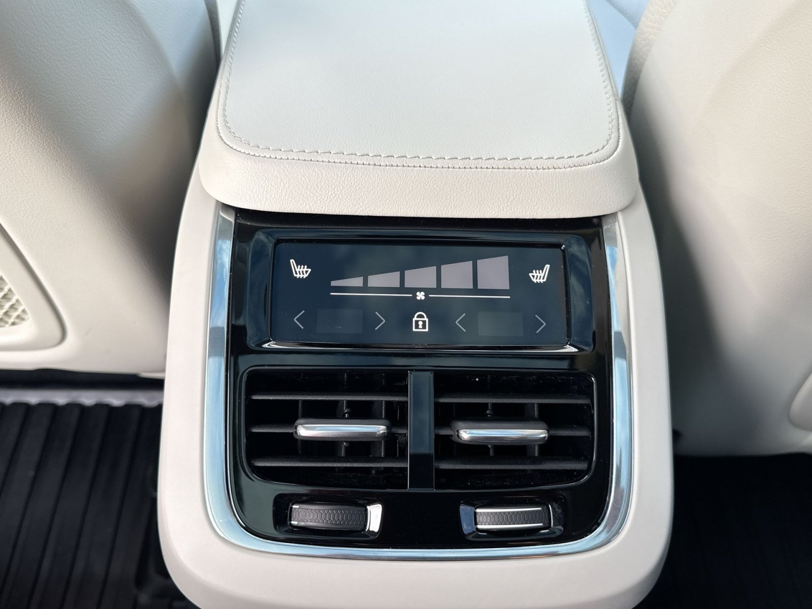 Certified 2023 Volvo XC90 T8 Plus w/ Protection Package Premier AWD/4WD image 23
