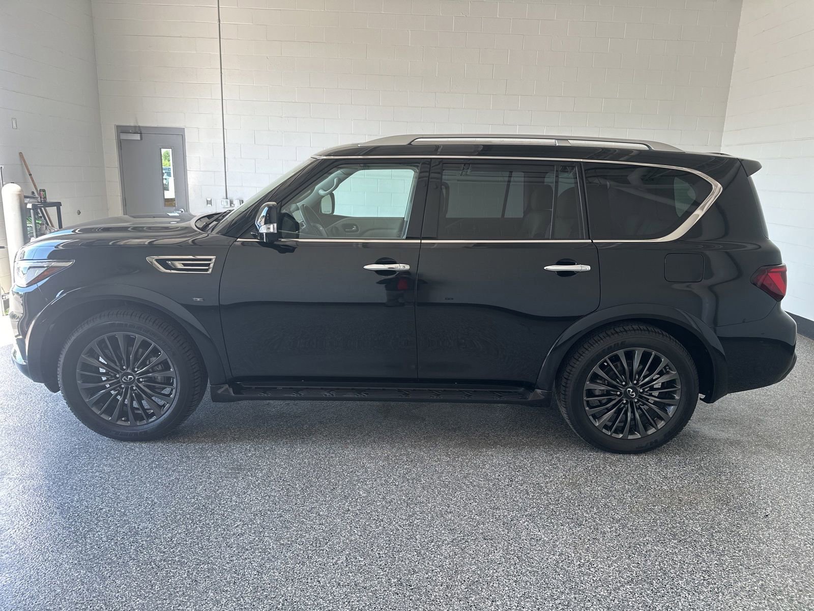 Certified 2023 INFINITI QX80 Premium Select w/ Cargo Package RWD image 6