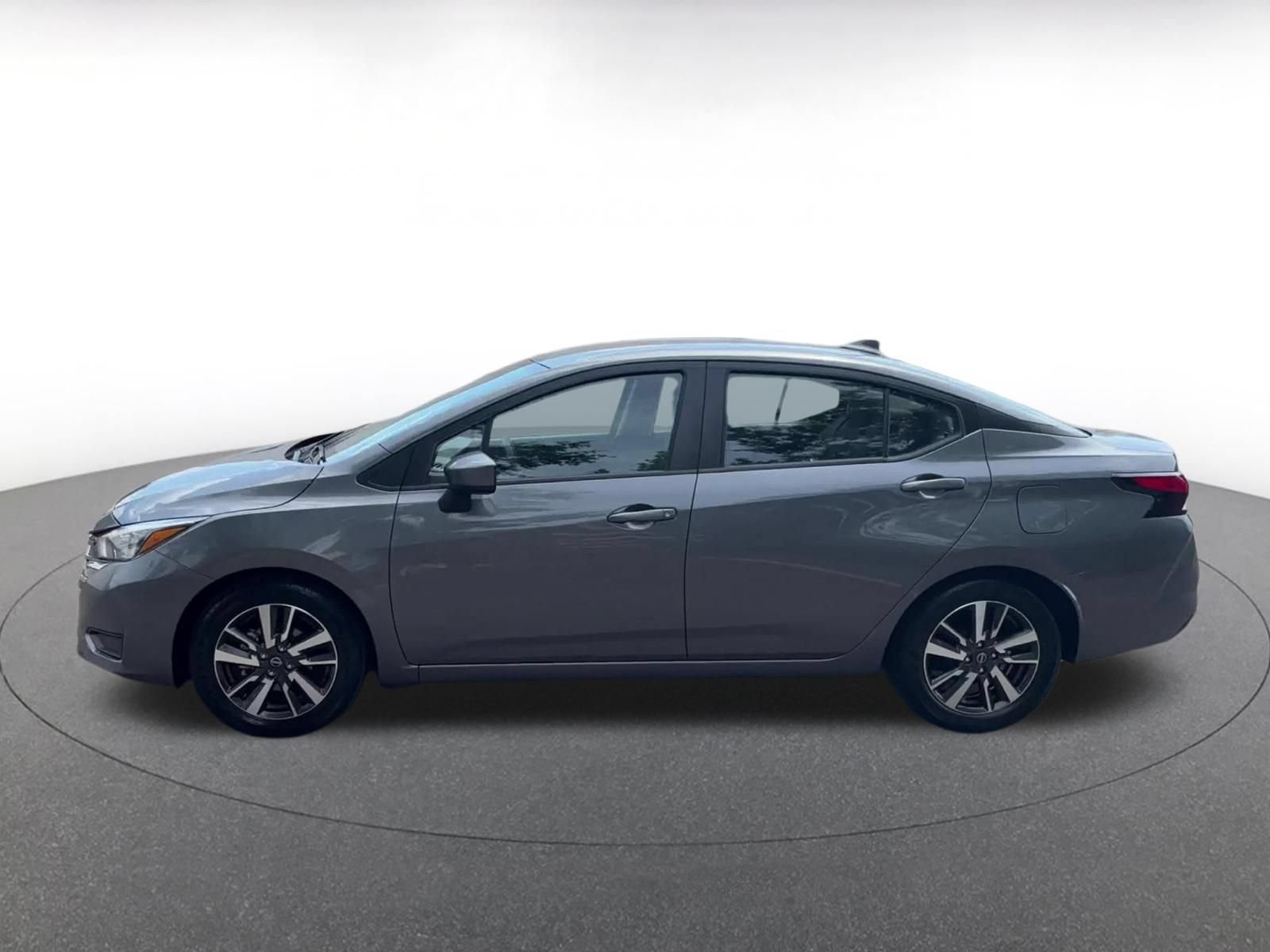 Used 2025 Nissan Versa SV FWD image 9