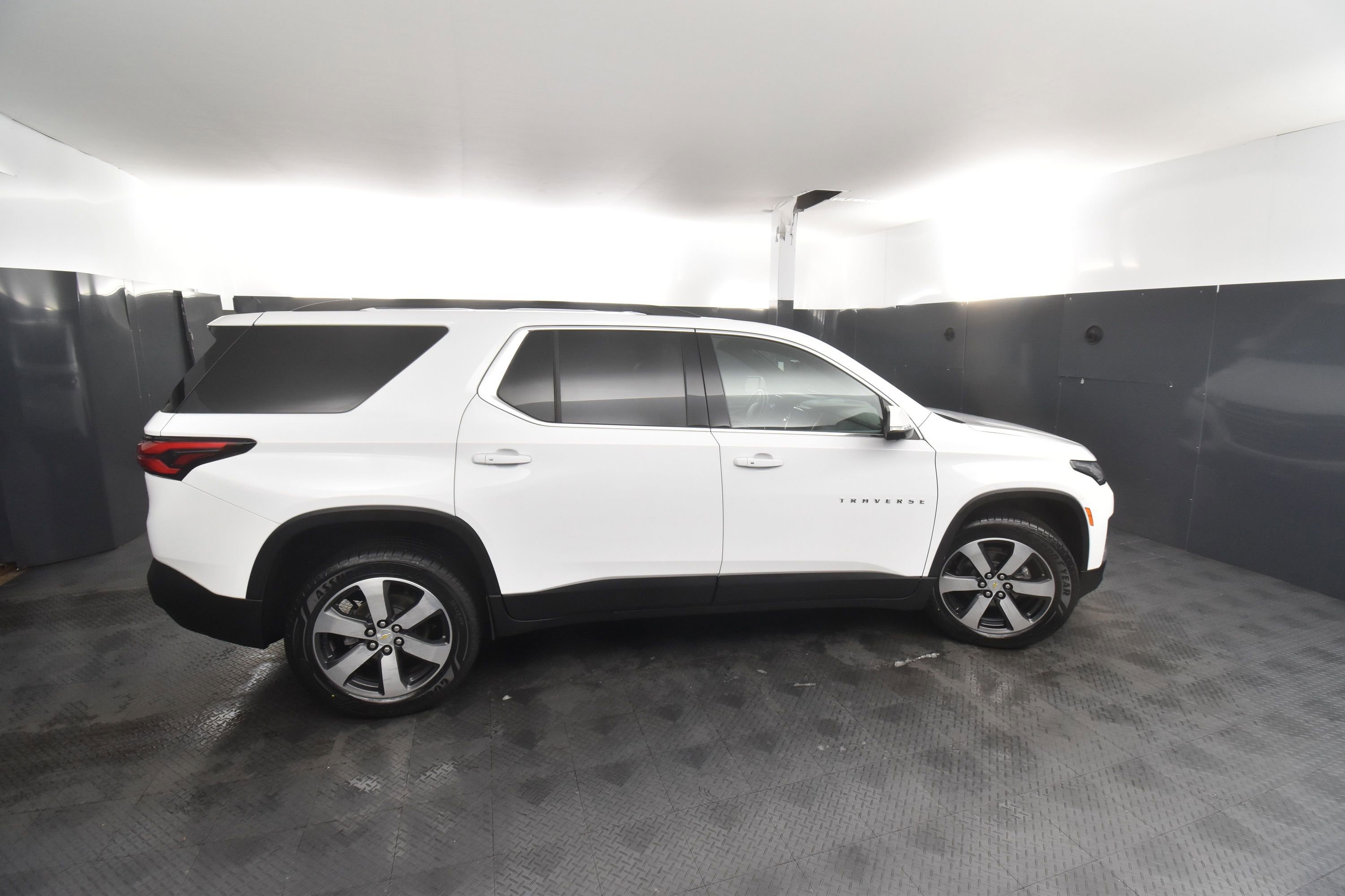 Used 2023 Chevrolet Traverse LT w/ LT Premium Package image 4
