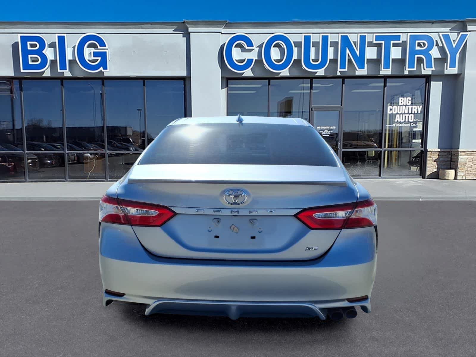Used 2020 Toyota Camry SE FWD image 6