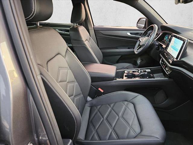Used 2025 Volkswagen Atlas Cross Sport SE image 20