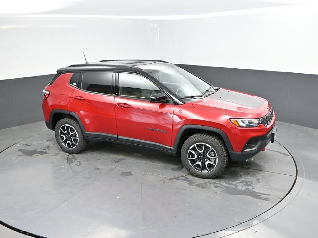 New 2026 Jeep Compass Trailhawk w/ Trailer Tow Group AWD/4WD image 32