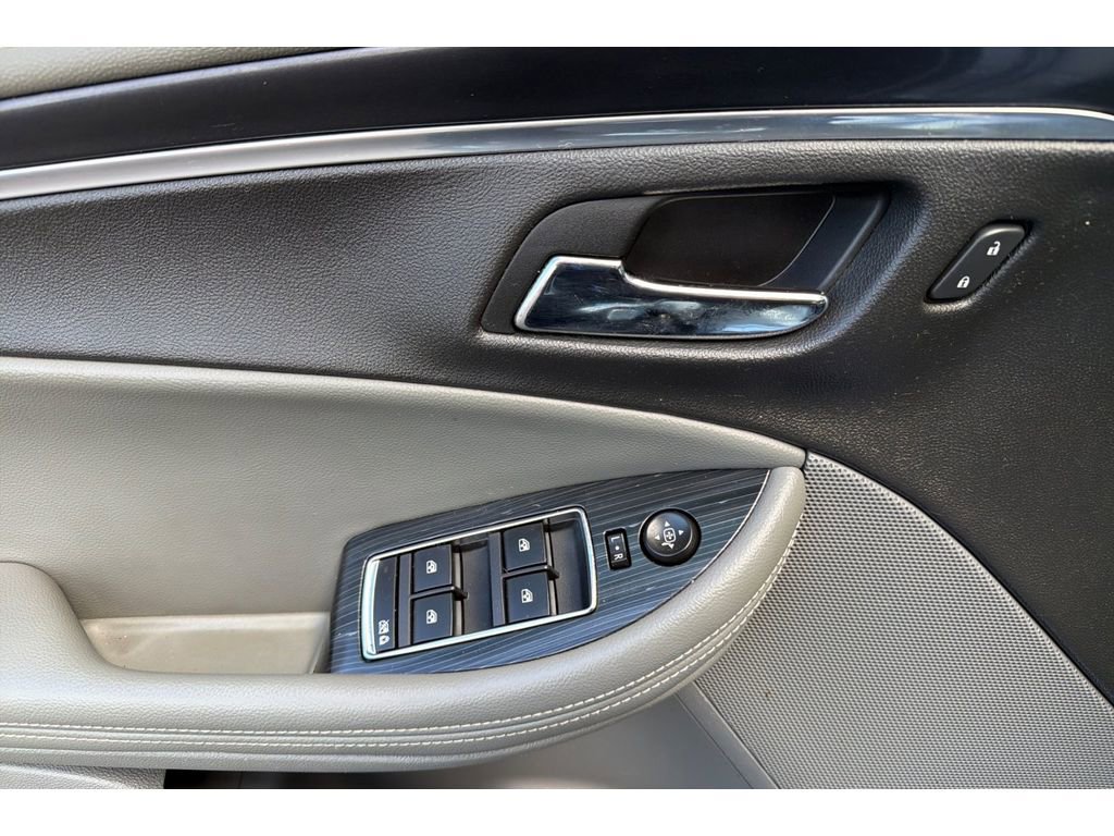 Used 2016 Chevrolet Impala LT image 13
