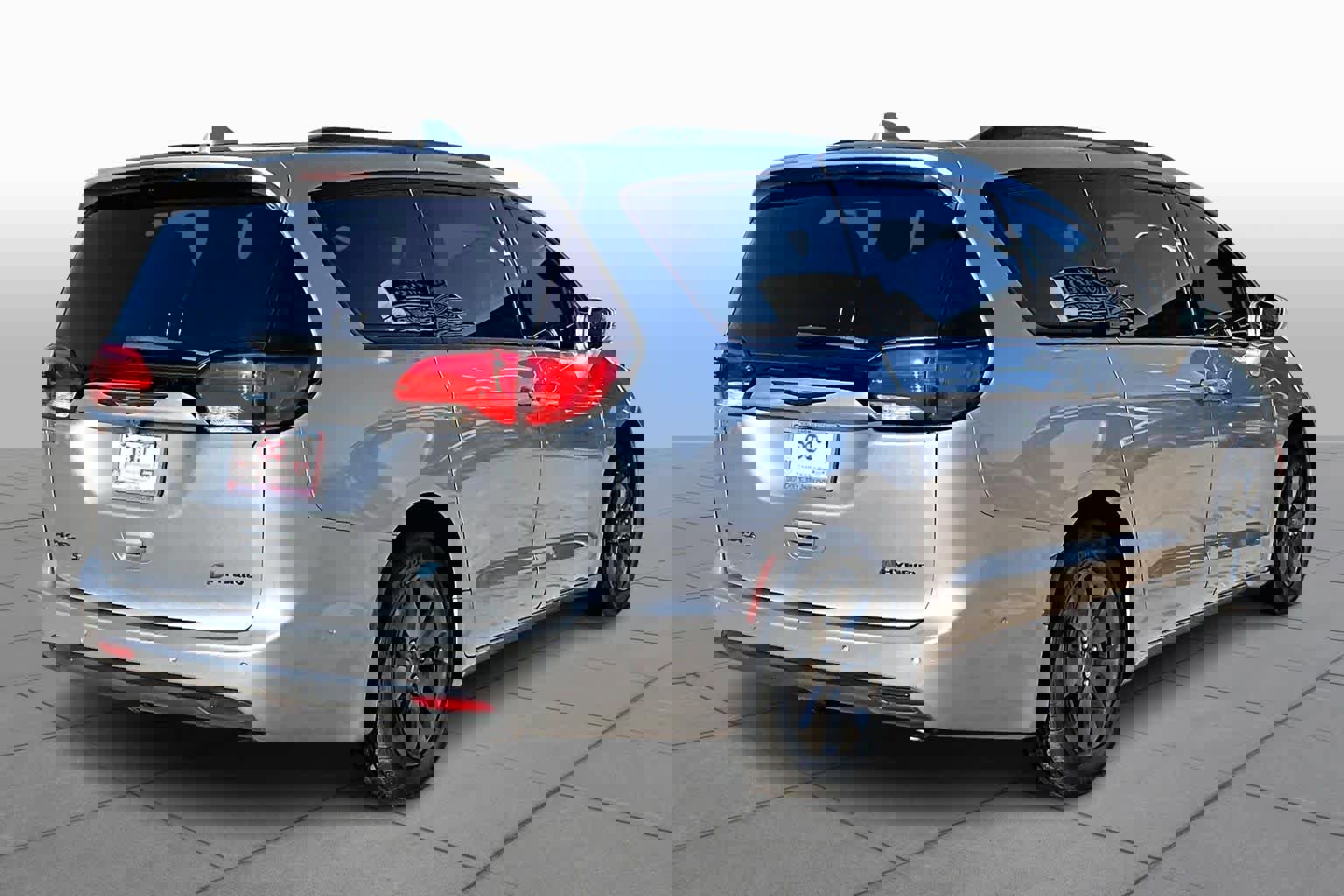 Used 2020 Chrysler Pacifica Limited w/ Advanced Safetytec Group image 14