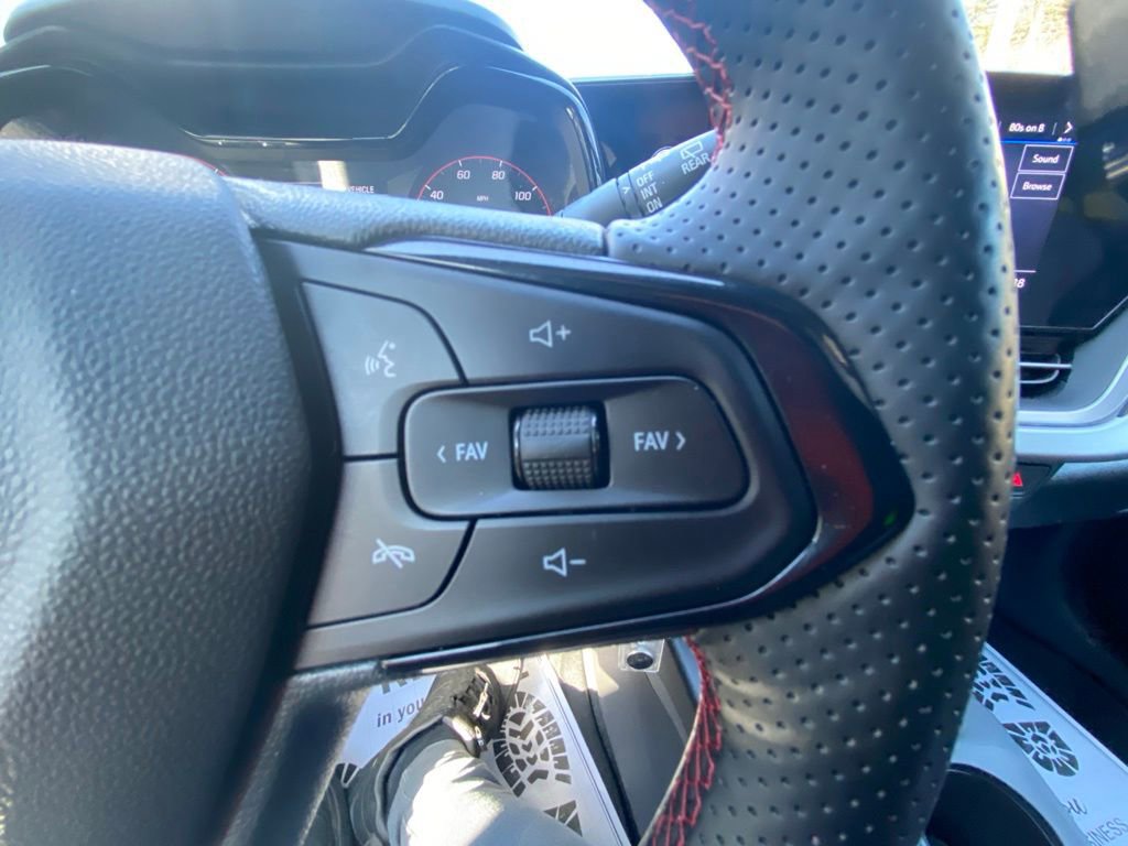 Used 2025 Chevrolet Trax RS FWD image 20