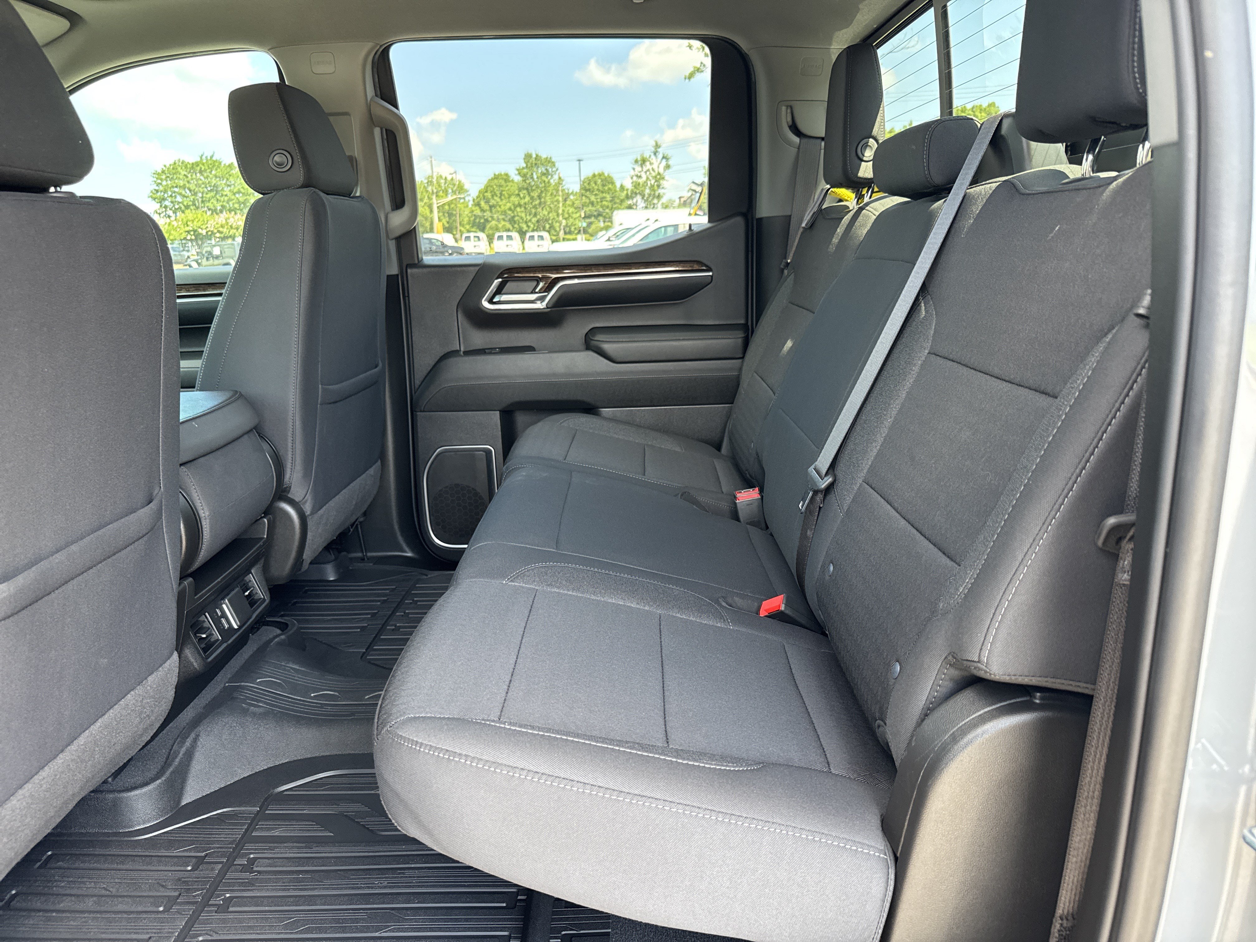 Used 2024 GMC Sierra 1500 SLE w/ Preferred Package AWD/4WD image 30