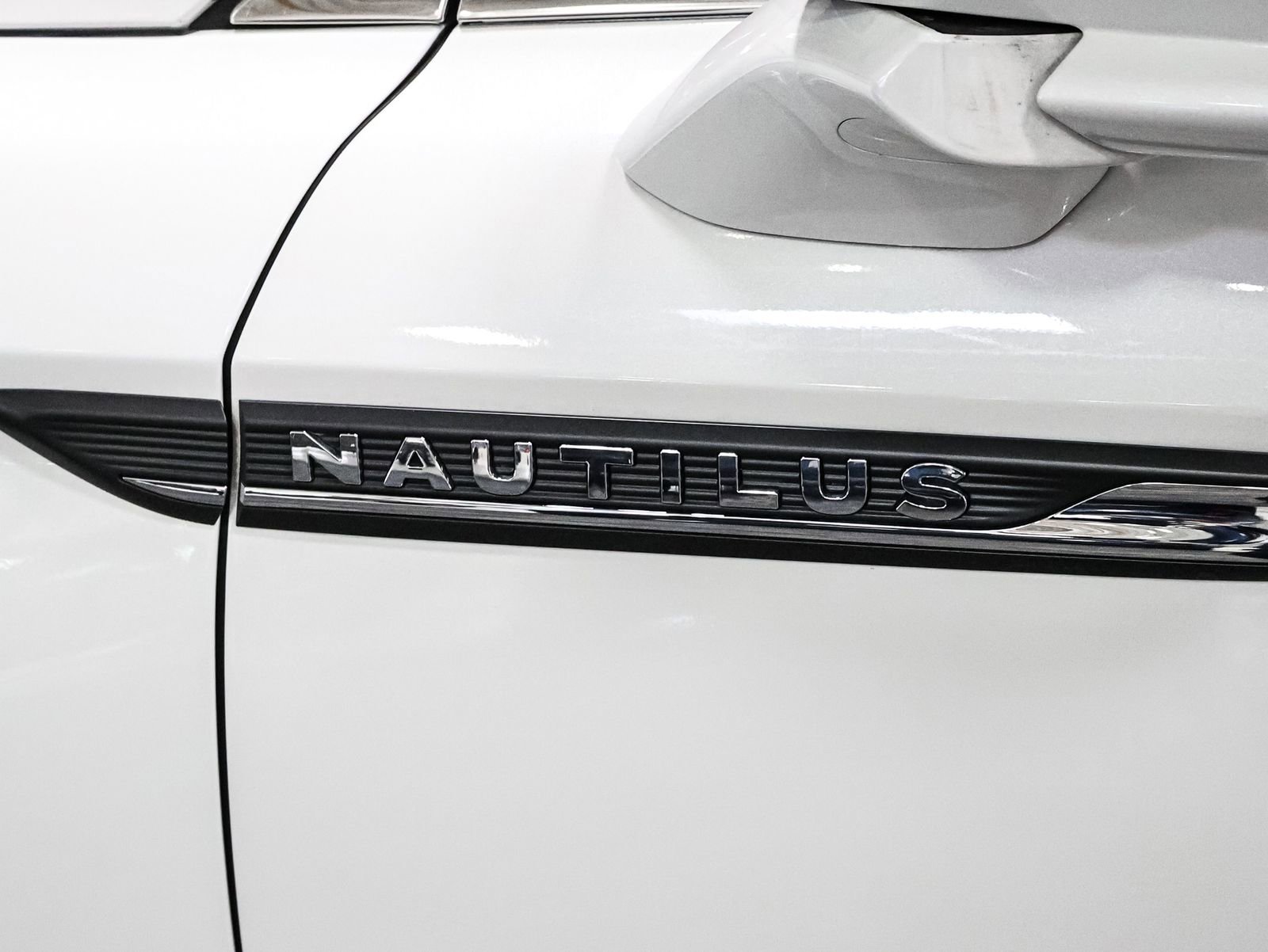 Certified 2022 Lincoln Nautilus AWD w/ Premium Package image 19
