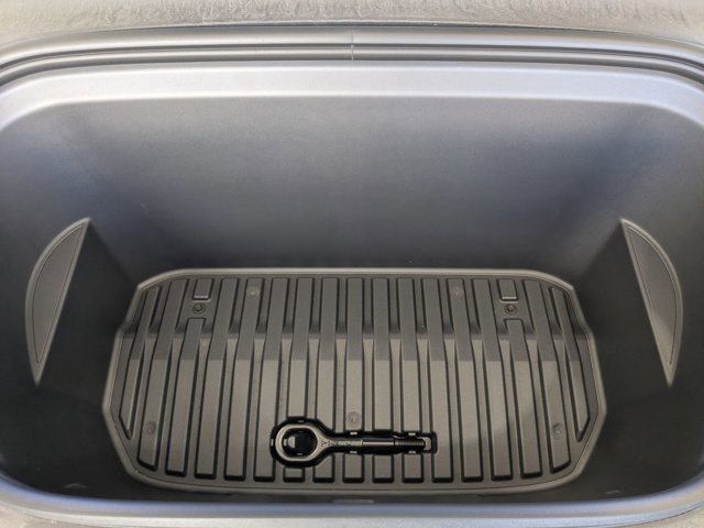 Used 2024 Tesla Model Y Long Range AWD/4WD image 21