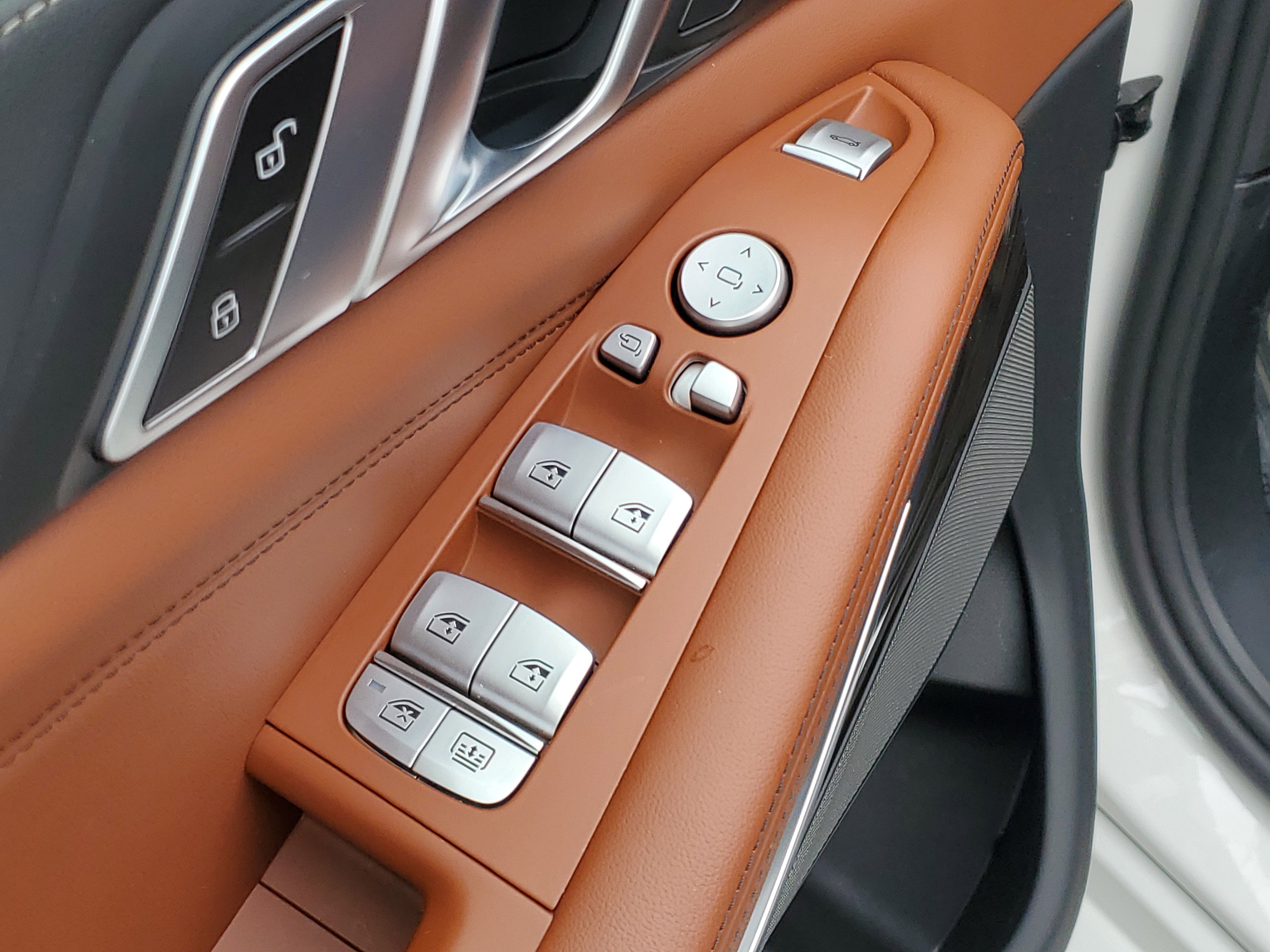 Certified 2025 BMW X7 xDrive40i w/ M Sport Package image 6