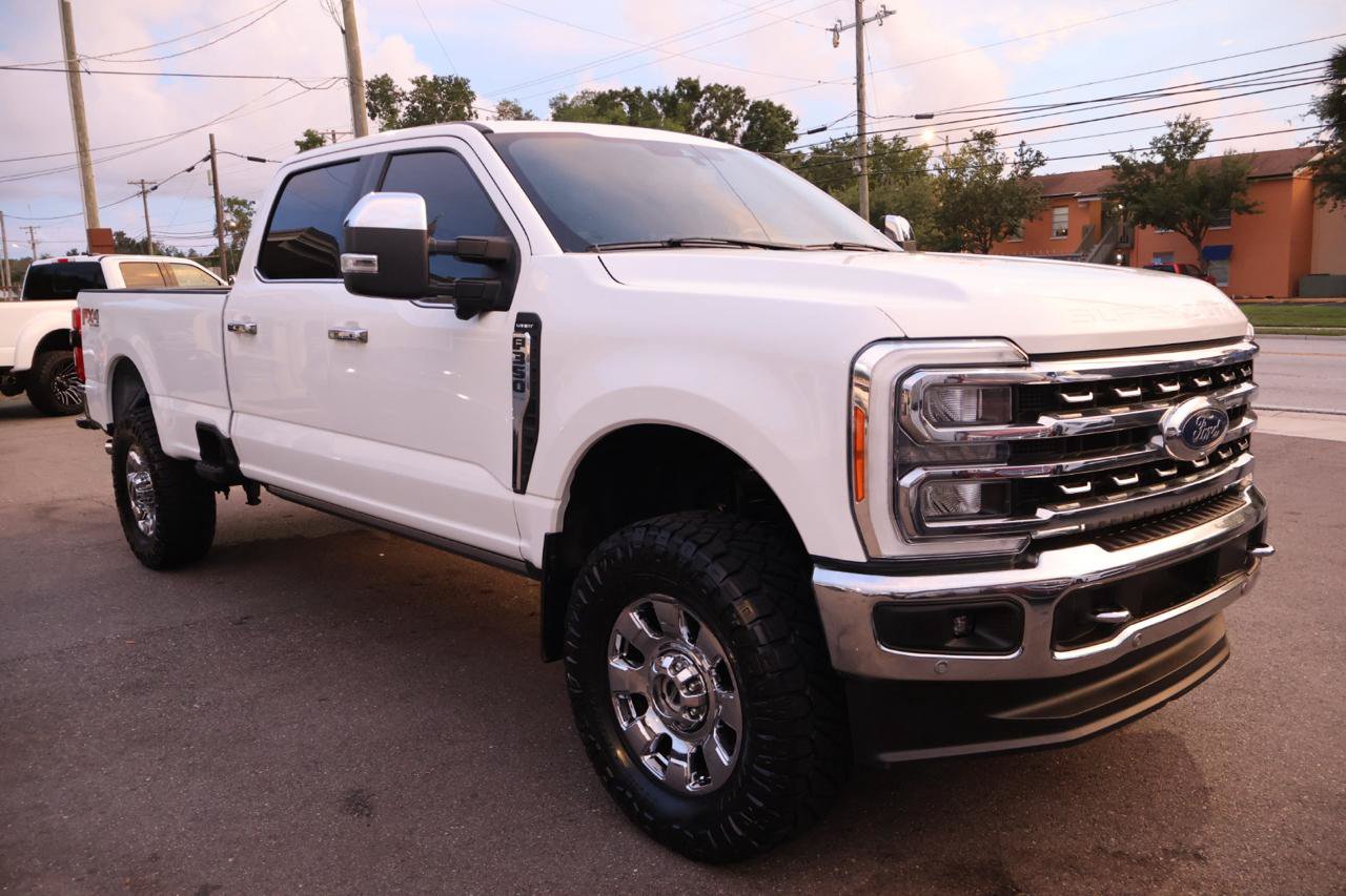 Used 2023 Ford F350 Lariat w/ Lariat Ultimate Package AWD/4WD image 3