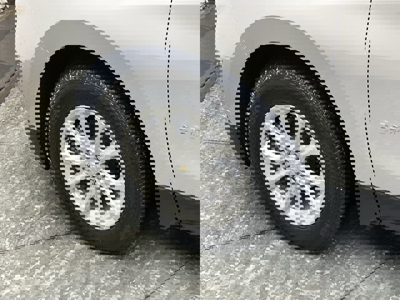 Used 2018 Chevrolet Equinox LS image 26