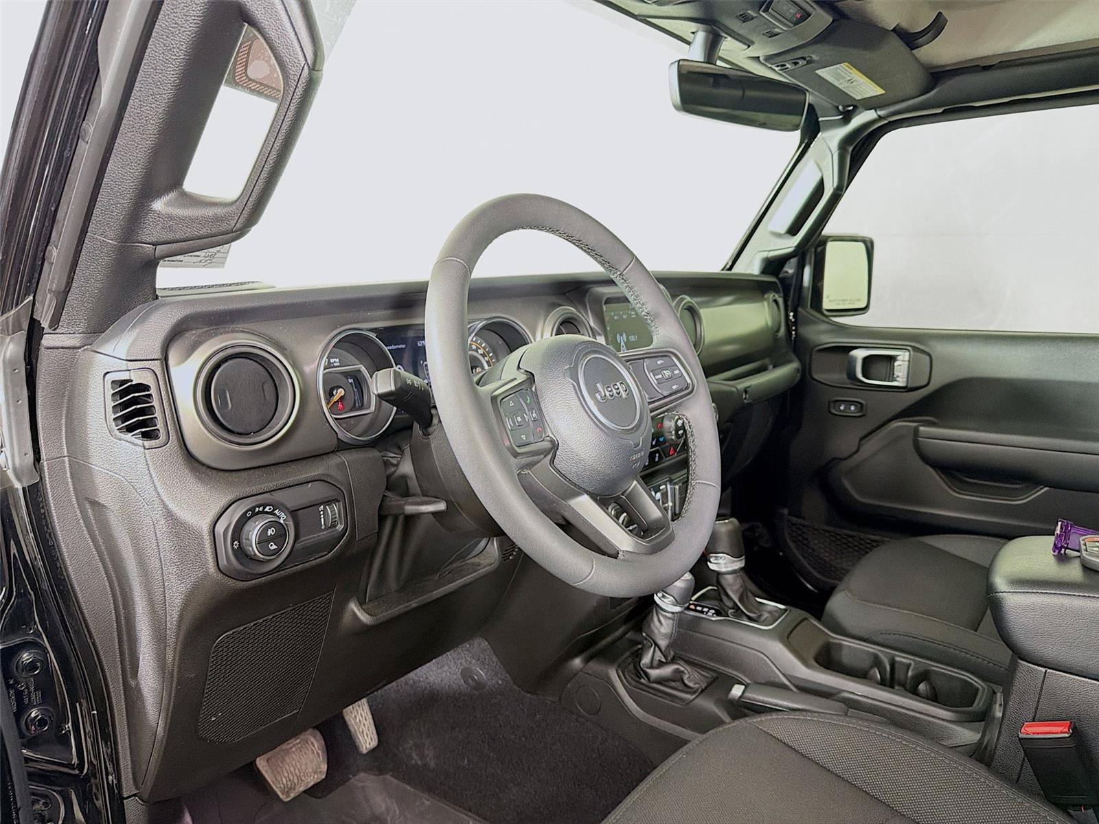 Used 2023 Jeep Gladiator Sport AWD/4WD image 16