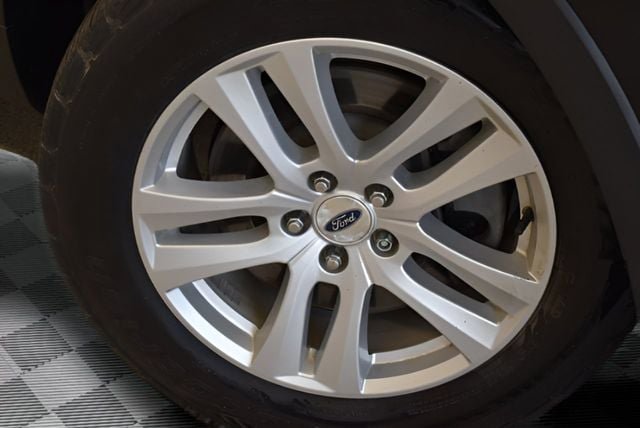 Used 2018 Ford Explorer XLT AWD/4WD image 27