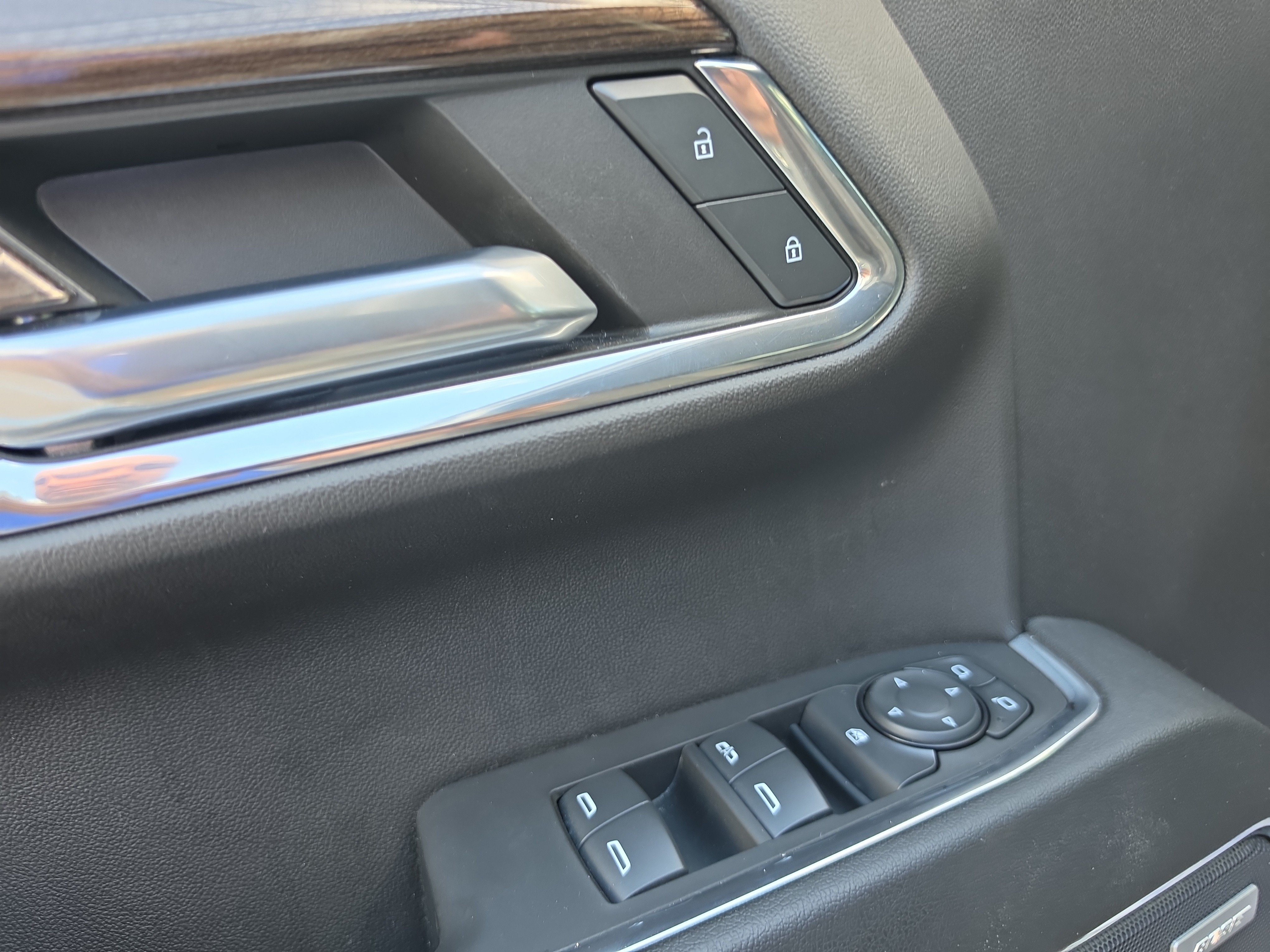 Used 2024 Chevrolet Silverado 1500 LT Trail Boss w/ Convenience Package II AWD/4WD image 18