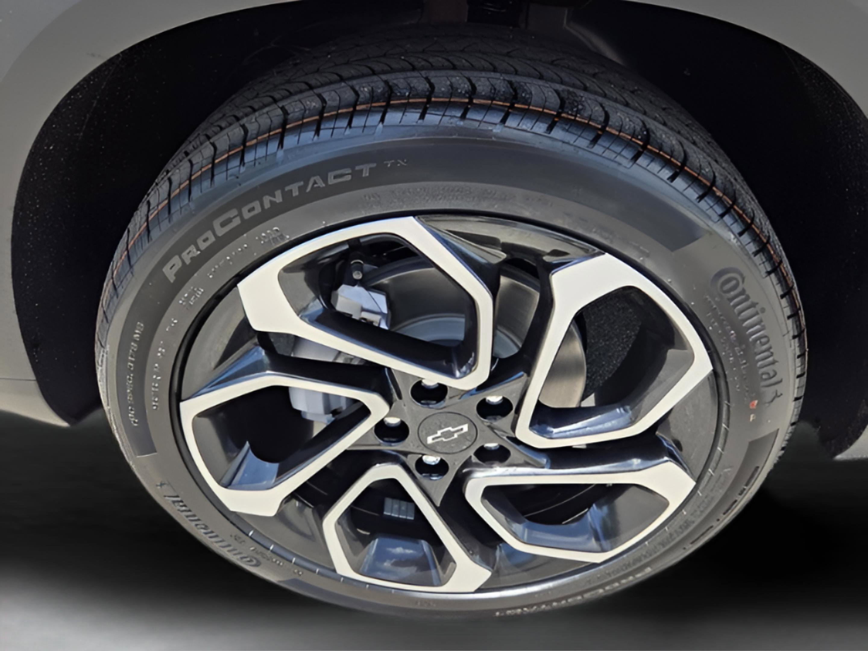 New 2026 Chevrolet Trax RS w/ Sunroof Package FWD image 32