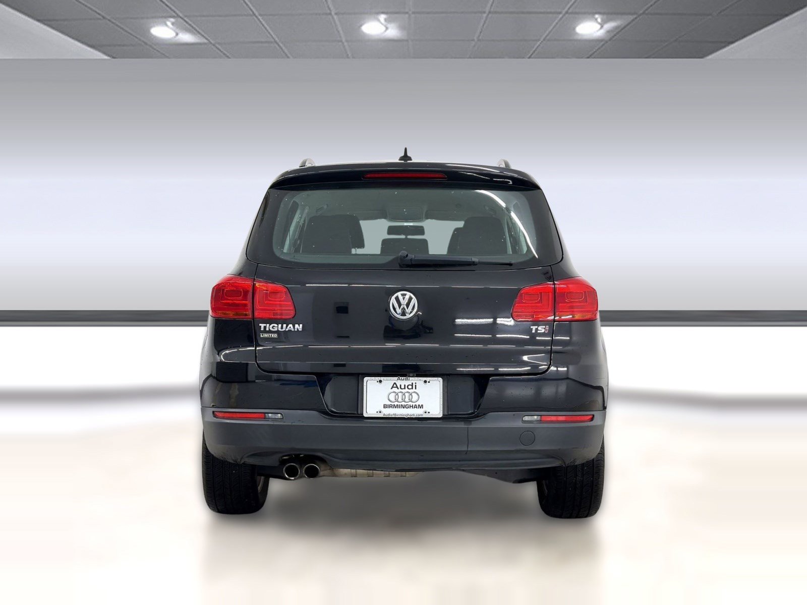 Used 2017 Volkswagen Tiguan S image 10