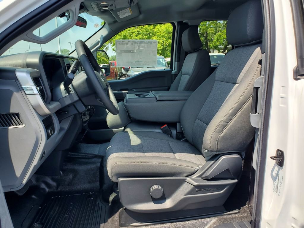 New 2025 Ford F450 XL w/ XL Chrome Package image 16